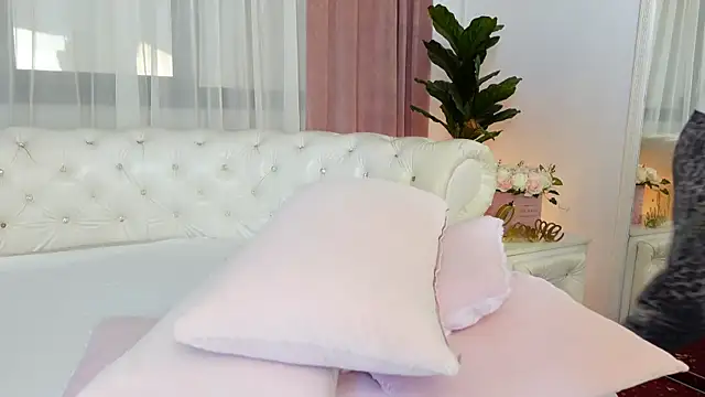 NinaCrystal1 online show from 07.18.26