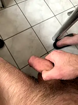 Snapshot of train2whor3 chatting on 11.17.25 train2whor3 online show from 11.17.25