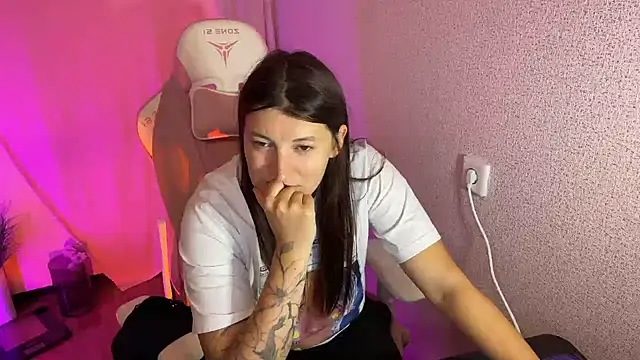 Snapshot of Katrin__kiss chatting on 10.23.25 Katrin kiss online show from 10.23.25