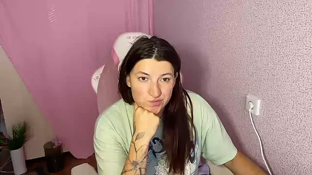 Snapshot of Katrin__kiss chatting on 10.24.25 Katrin kiss online show from 10.24.25