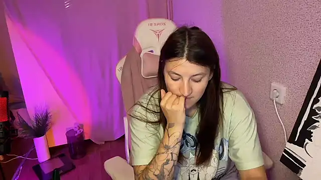 Snapshot of Katrin__kiss chatting on 10.25.25 Katrin kiss online show from 10.25.25