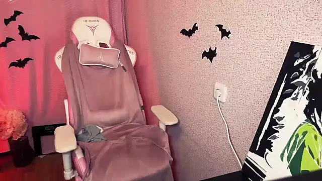 Snapshot of Katrin__kiss chatting on 10.28.25 Katrin kiss online show from 10.28.25