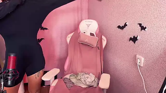 Snapshot of Katrin__kiss chatting on 10.29.25 Katrin kiss online show from 10.29.25