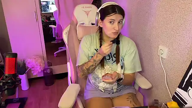 Snapshot of Katrin__kiss chatting on 11.06.25 Katrin kiss online show from 11.06.25