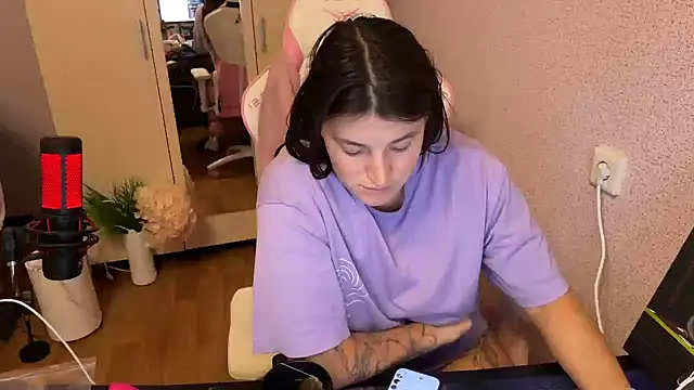 Snapshot of Katrin__kiss chatting on 11.18.25 Katrin kiss online show from 11.18.25