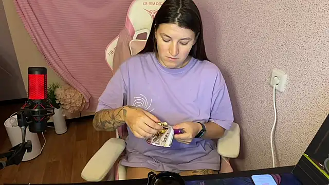 Snapshot of Katrin__kiss chatting on 11.20.25 Katrin kiss online show from 11.20.25