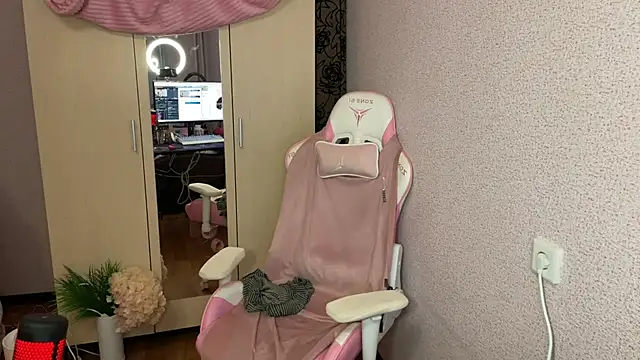 Snapshot of Katrin__kiss chatting on 11.23.25 Katrin kiss online show from 11.23.25