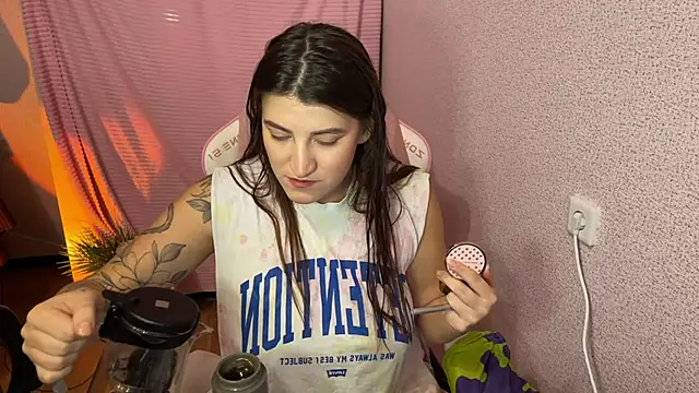 Snapshot of Katrin__kiss chatting on 12.04.25 Katrin kiss online show from 12.04.25