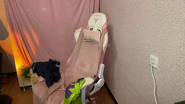 Snapshot of Katrin__kiss chatting on 12.05.25 Katrin kiss online show from 12.05.25