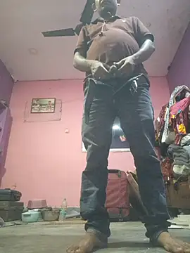 Snapshot of ind_hero chatting on 10.27.25 ind hero online show from 10.27.25