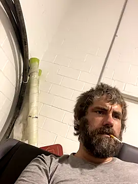 Snapshot of bigJohnson223 chatting on 10.28.25 bigJohnson223 online show from 10.28.25