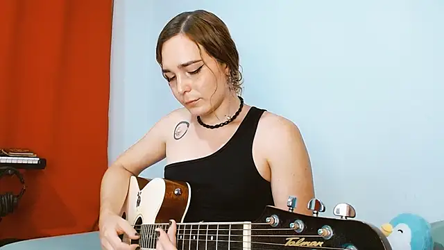 Snapshot of Catnessa chatting on 10.19.25 Catnessa online show from 10.19.25