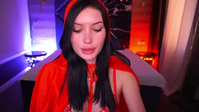 MilaSecrett online show from 10.31.25