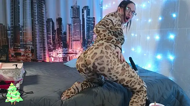 Snapshot of DashaHart chatting on 12.13.25 DashaHart online show from 12.13.25