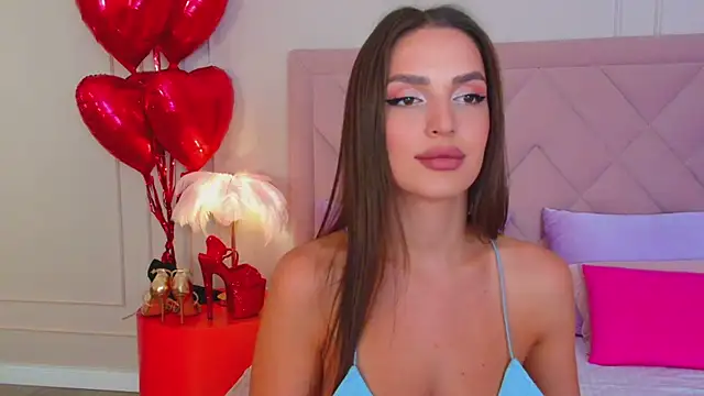 Snapshot of BellaHalles chatting on 02.19.25 BellaHalles online show from 02.19.25