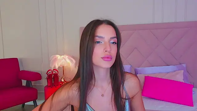 Snapshot of BellaHalles chatting on 02.28.25 BellaHalles online show from 02.28.25