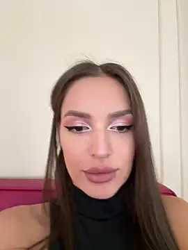 Snapshot of BellaHalles chatting on 02.28.25 BellaHalles online show from 02.28.25