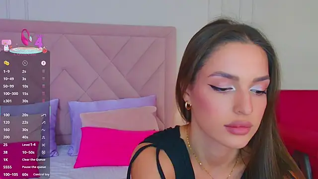 Snapshot of BellaHalles chatting on 03.06.25 BellaHalles online show from 03.06.25