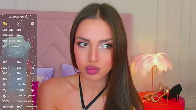 Snapshot of BellaHalles chatting on 03.11.25 BellaHalles online show from 03.11.25