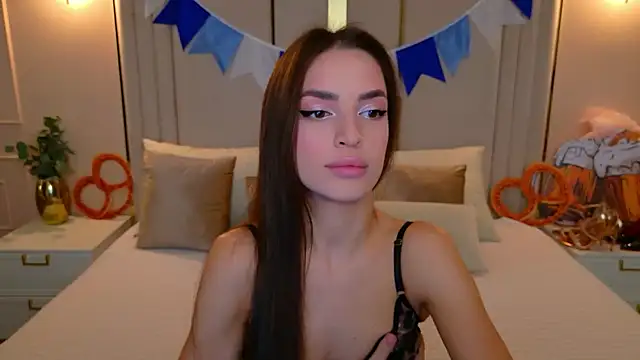 Snapshot of BellaHalles chatting on 10.04.25 BellaHalles online show from 10.04.25