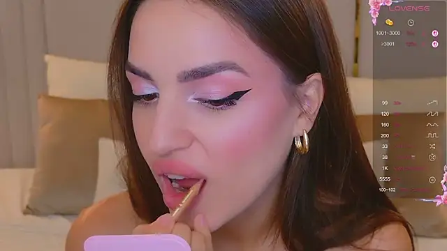 Snapshot of BellaHalles chatting on 10.20.25 BellaHalles online show from 10.20.25