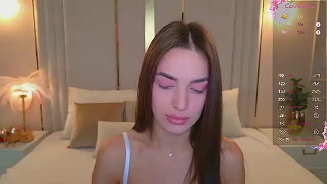 Snapshot of BellaHalles chatting on 11.20.25 BellaHalles online show from 11.20.25