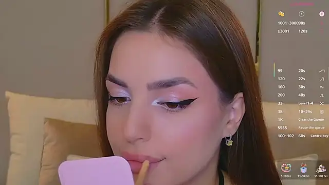 Snapshot of BellaHalles chatting on 11.26.25 BellaHalles online show from 11.26.25