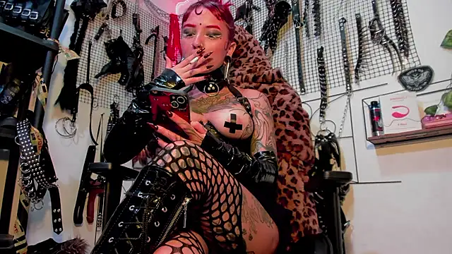 Snapshot of Agatha_BDSM chatting on 12.30.24 Agatha BDSM online show from 12.30.24