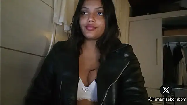 Snapshot of bombomepimenta chatting on 03.16.25 bombomepimenta online show from 03.16.25