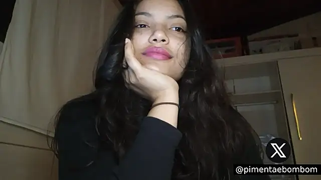 Snapshot of bombomepimenta chatting on 09.12.25 bombomepimenta online show from 09.12.25