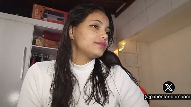 Snapshot of bombomepimenta chatting on 09.25.25 bombomepimenta online show from 09.25.25