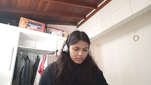 Snapshot of bombomepimenta chatting on 10.23.25 bombomepimenta online show from 10.23.25