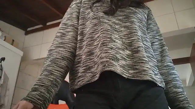 Snapshot of bombomepimenta chatting on 10.31.25 bombomepimenta online show from 10.31.25