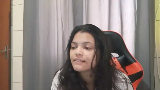 Snapshot of bombomepimenta chatting on 11.25.25 bombomepimenta online show from 11.25.25