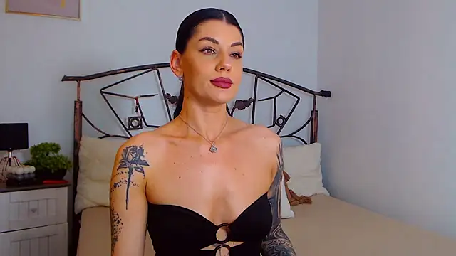 YvonneEverlee online show from 03.22.25