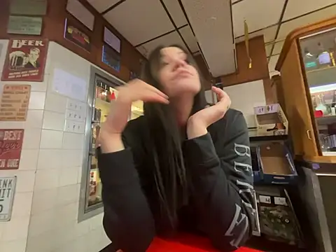 Snapshot of skinwalkingzombie chatting on 02.18.25 skinwalkingzombie online show from 02.18.25