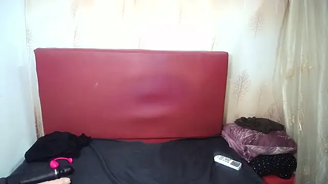 Snapshot of IndianChantal chatting on 03.12.25 IndianChantal online show from 03.12.25