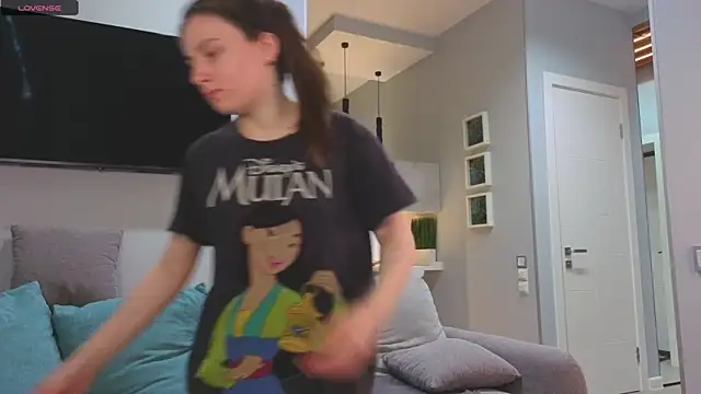 Snapshot of DonnaBurkee chatting on 11.17.25 DonnaBurkee online show from 11.17.25