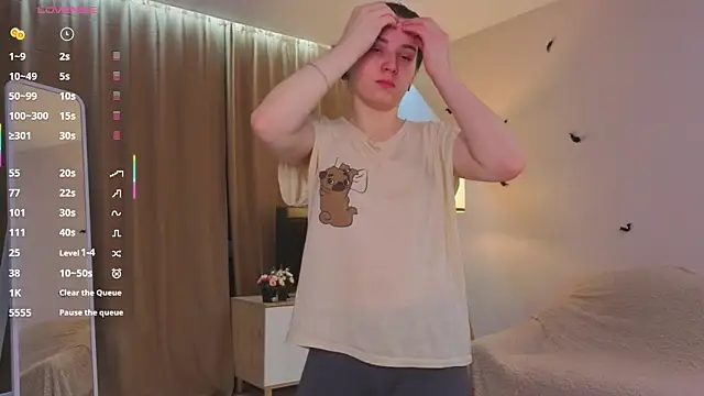 Snapshot of DonnaBurkee chatting on 11.28.25 DonnaBurkee online show from 11.28.25