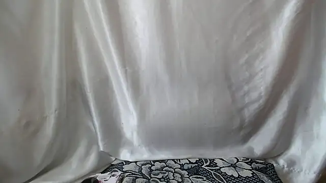 Snapshot of Burberrry_ chatting on 03.15.25 Burberrry online show from 03.15.25