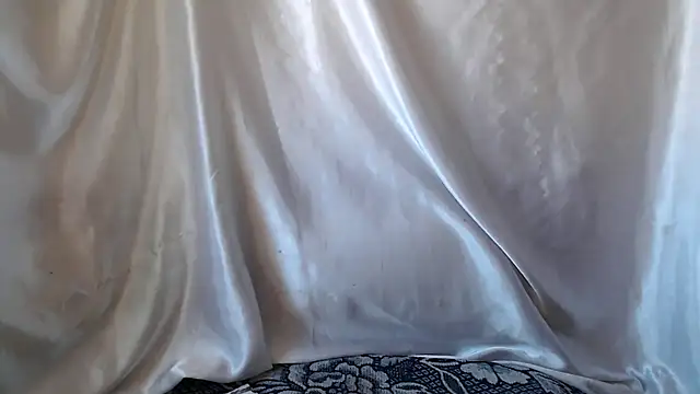 Snapshot of Burberrry_ chatting on 03.22.25 Burberrry online show from 03.22.25