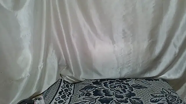 Snapshot of Burberrry_ chatting on 09.12.25 Burberrry online show from 09.12.25