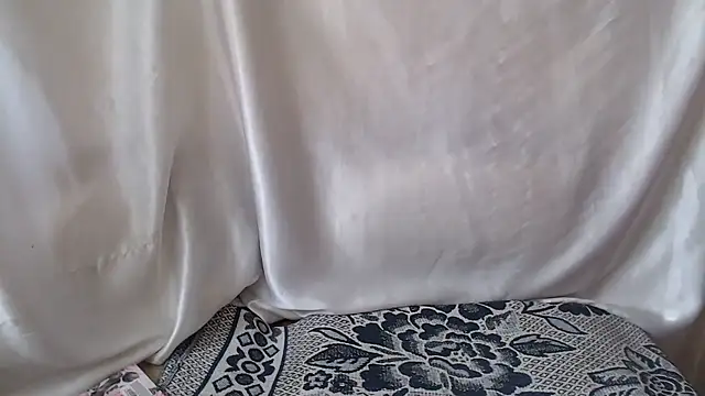 Snapshot of Burberrry_ chatting on 09.13.25 Burberrry online show from 09.13.25