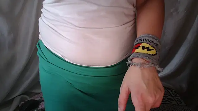 Snapshot of Burberrry_ chatting on 10.13.25 Burberrry online show from 10.13.25