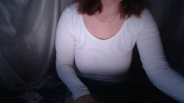 Snapshot of Burberrry_ chatting on 11.10.25 Burberrry online show from 11.10.25