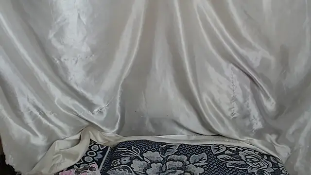 Snapshot of Burberrry_ chatting on 11.19.25 Burberrry online show from 11.19.25