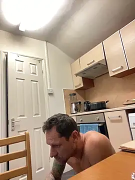 Snapshot of Yourhotboy_42 chatting on 12.04.25 Yourhotboy 42 online show from 12.04.25