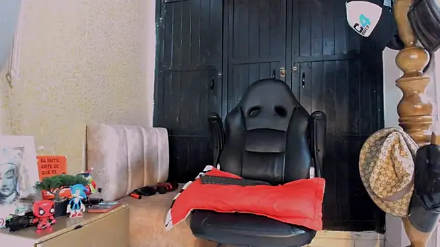 naugthy dominant online show from 01.17.25