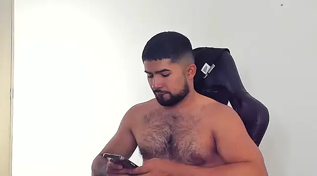 Snapshot of ethaanjones chatting on 12.12.24 ethaanjones online show from 12.12.24