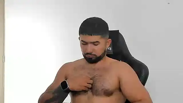 Snapshot of ethaanjones chatting on 12.29.24 ethaanjones online show from 12.29.24